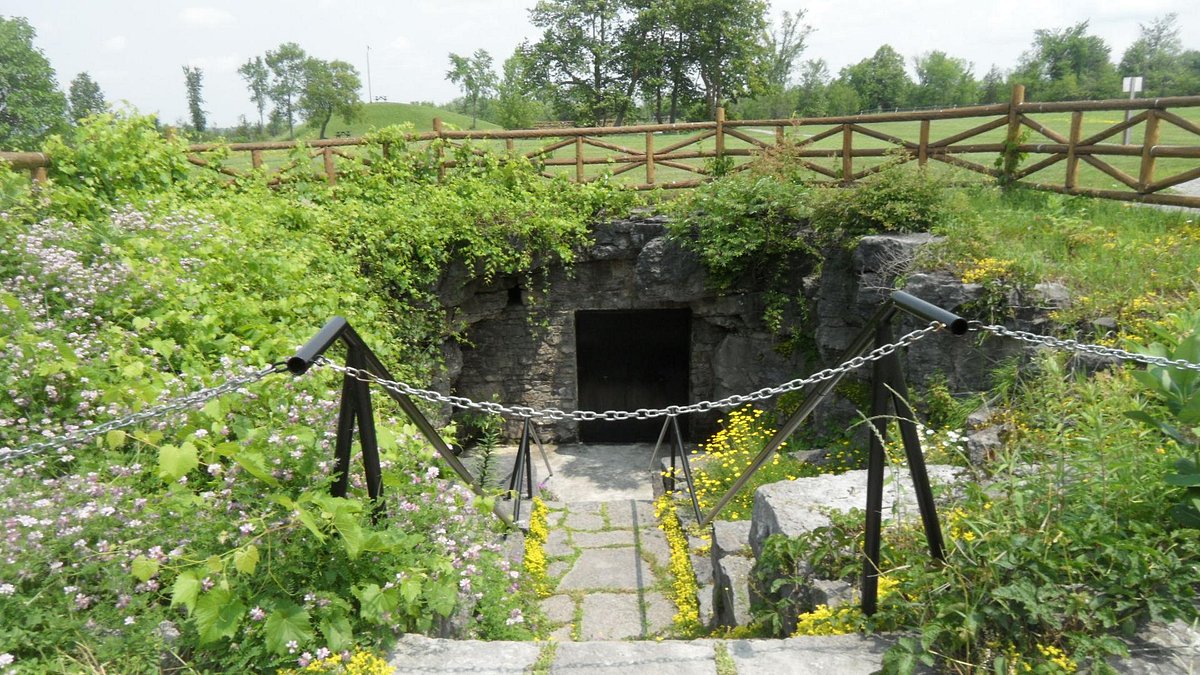 entrance-to-the-cave